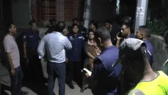 নারায়ণগঞ্জে চাঁদা না পেয়ে তিনজনকে কুপিয়ে জখম, পুলিশকে লক্ষ্য করে ককটেল বিস্ফোরণ