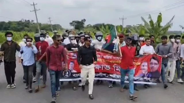 শরীয়তপুর ও ফরিদপুরে নিষিদ্ধ ছাত্রলীগ ও যুবলীগের ঝটিকা মিছিল