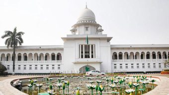 অন্তর্বর্তী সরকারের ১৮ মাসের কর্মকাণ্ডের তদন্ত চেয়ে রিট আবেদন