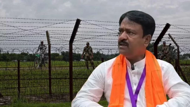 পশ্চিমবঙ্গের মন্ত্রীর কড়া বার্তা; সীমান্তে কাঁটাতার দেওয়ার সময় বিজিবি বা তৃণমূলের লোকজন— কারও বাধাই সহ্য করা হবে না