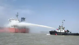 চট্টগ্রামে তেলবাহী জাহাজে আগুন