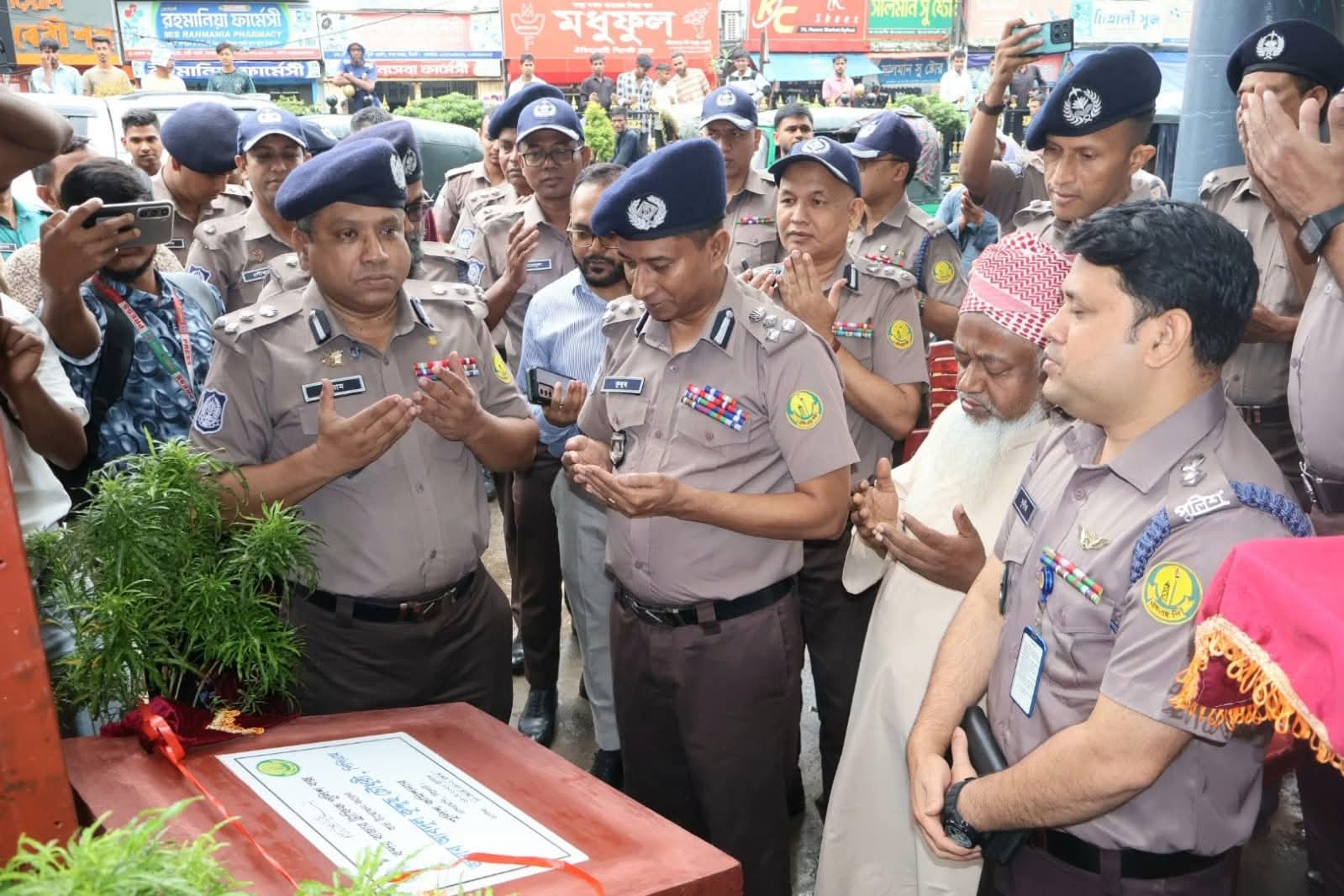 সিলেটের বন্দর বাজারে নবনির্মিত ট্রাফিক পুলিশ বক্স উদ্বোধন