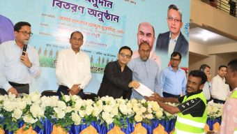 পরিচ্ছন্নতাকর্মীরা কাজ করেন বলেই নগর এত সুন্দর: বাণিজ্যমন্ত্রী