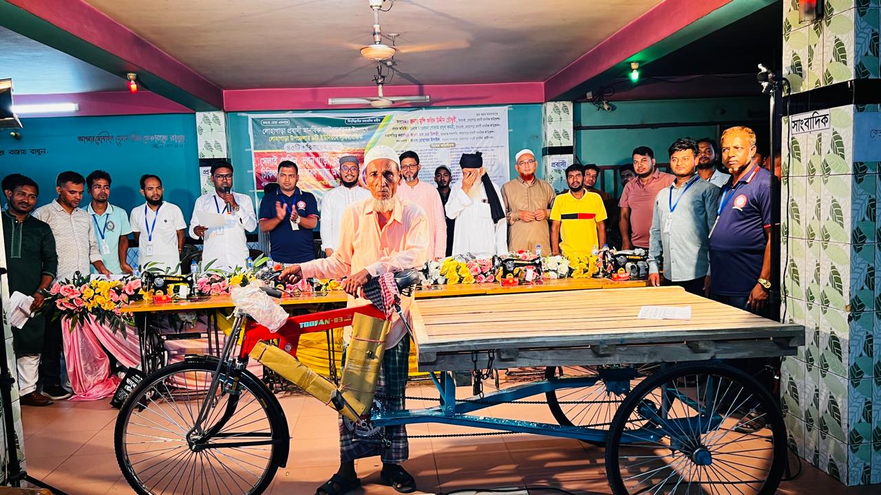 ঢেউটিন,সেলাই মেশিন,ভ্যানগাড়ি ও চিকিৎসা সহায়তা পেল ৪৫ পরিবার