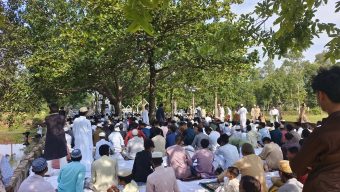 লোহাগাড়ায় উৎসবমুখর পরিবেশে পবিত্র ঈদুল আজহার নামাজ আদায়