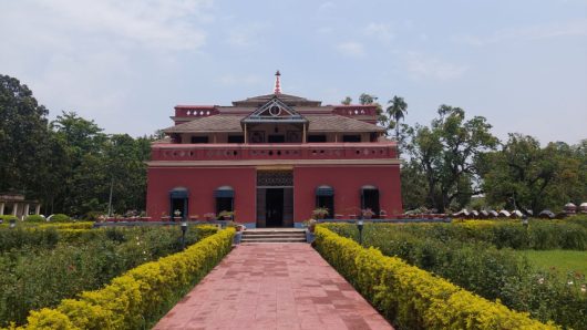 রবীন্দ্রনাথের স্মৃতি ও দর্শনে মোড়ানো কুঠিবাড়ি