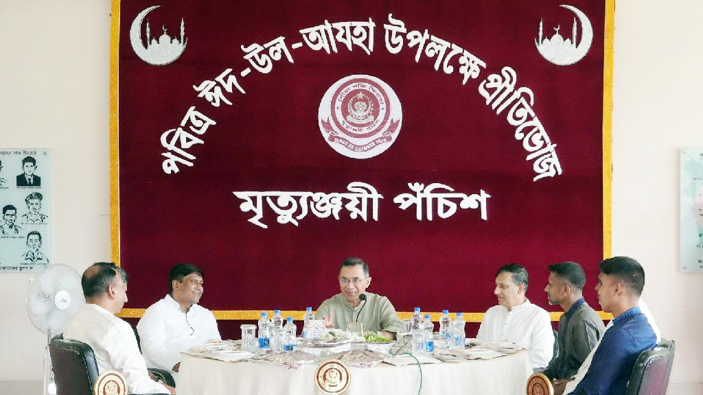 ঢাকা সেনানিবাসে প্রধানমন্ত্রী; জাতীয় সংকটে সেনাবাহিনীর অবদান স্মরণীয় হয়ে থাকবে