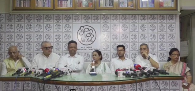 পশ্চিমবঙ্গ বিধানসভা নির্বাচনে কারচুপির অভিযোগ এনে পদত্যাগ না করার ঘোষণা মুখ্যমন্ত্রী মমতার