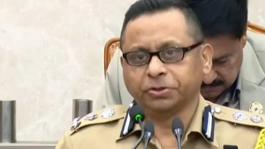 পুলিশ কর্মকর্তার রাজনৈতিক বক্তব্য ঘিরে বিতর্ক, পরিবর্তন কি কেবল পোশাকেই সীমাবদ্ধ?