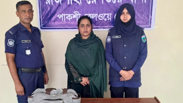 রাজশাহী রেলওয়ে পুলিশের অভিযানে ২০ লাখ টাকার হেরোইনসহ নারী আটক