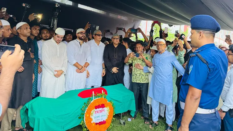 রাষ্ট্রীয় মর্যাদায় বীর মুক্তিযোদ্ধা ইঞ্জিনিয়ার মোশাররফ হোসেনের দাফন