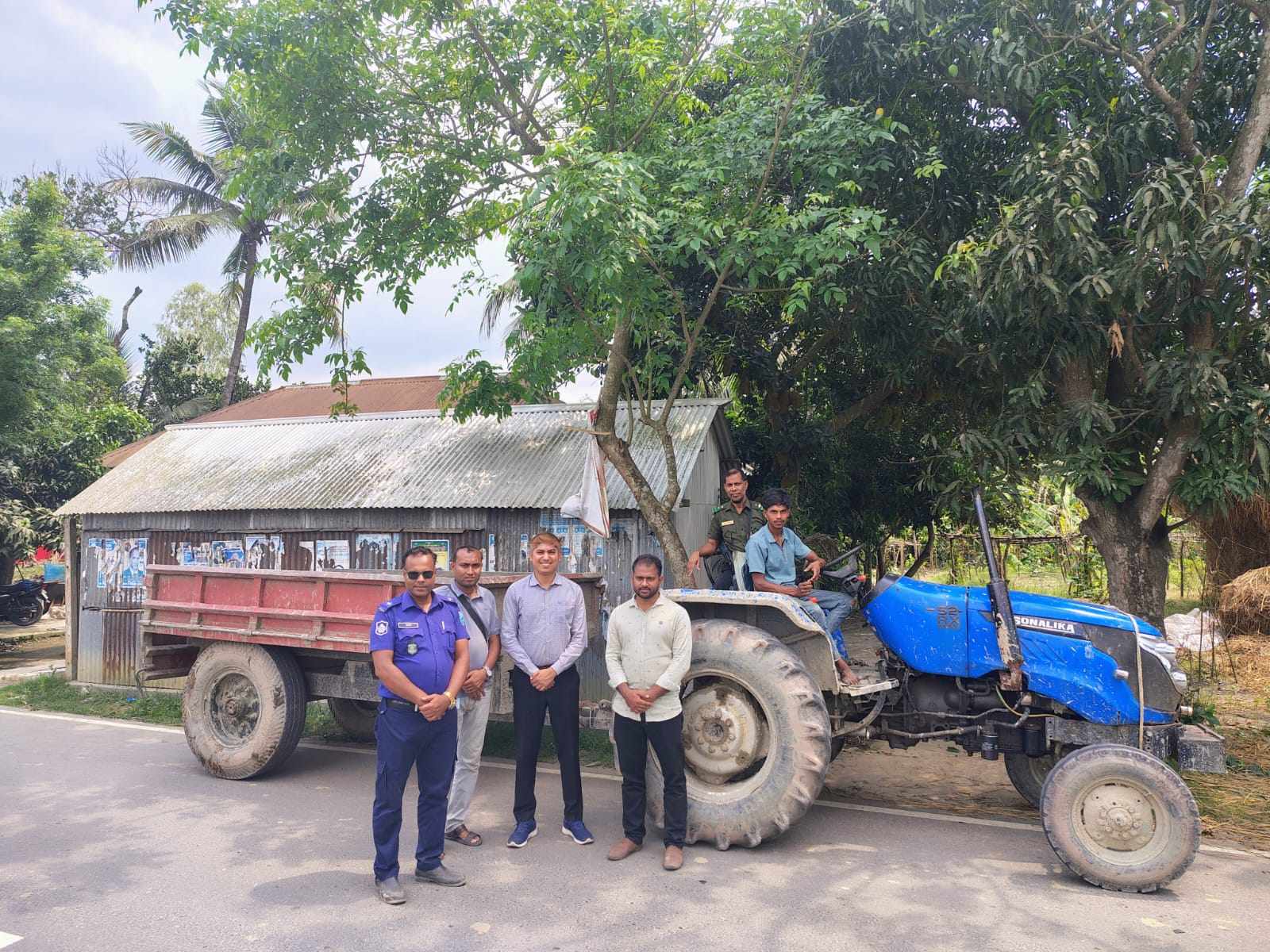 নাগরপুরে অবৈধ ভাবে মাটি কাটার বিরুদ্ধে অভিযান, ৩ ট্রাফি ট্রাক আটক 