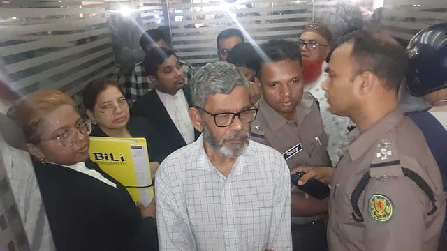সাংবাদিক শওকত মাহমুদ জামিনে মুক্ত