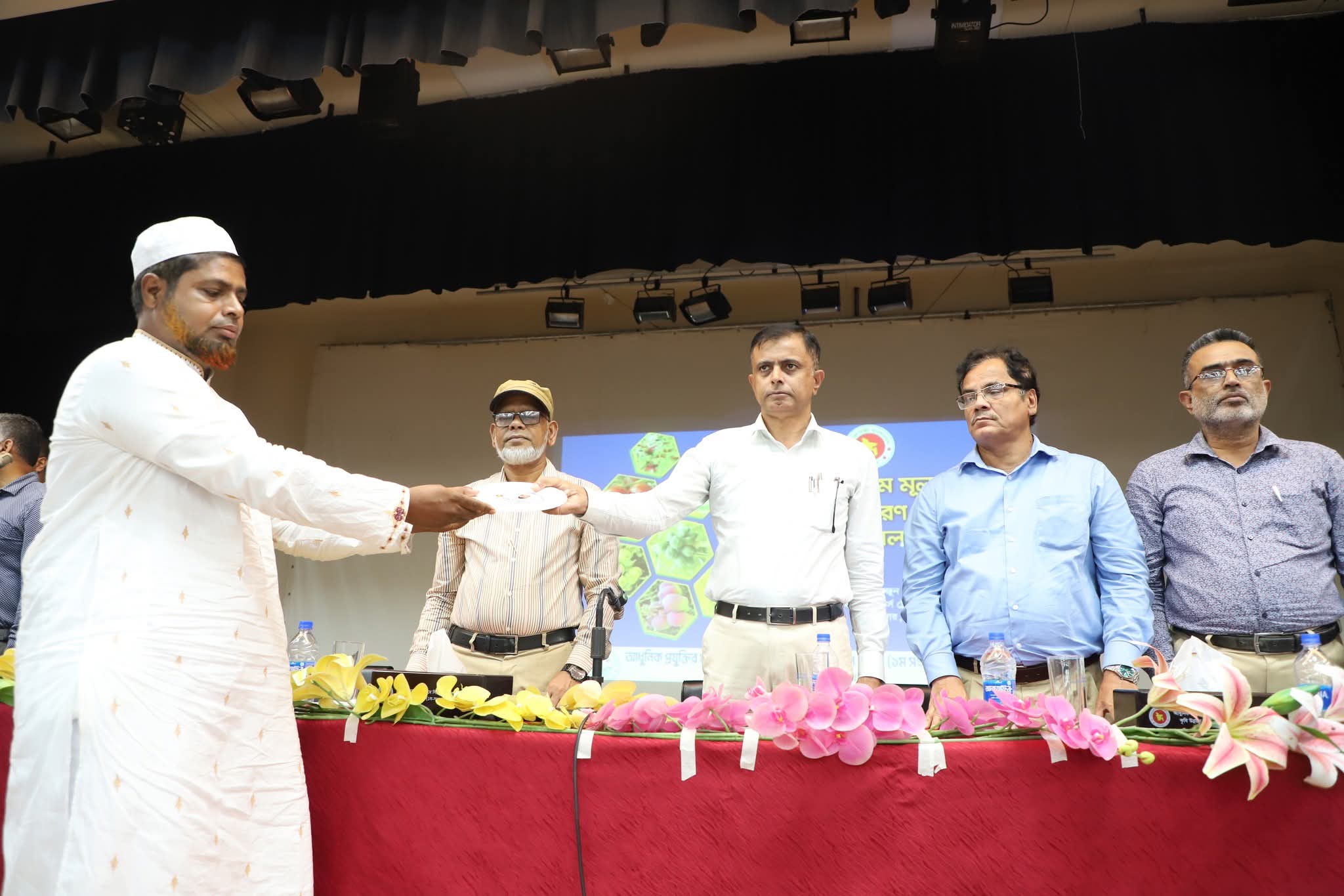 Bahubal’s Sub-Assistant Agriculture Officer Wins Sylhet Region’s Top Honour