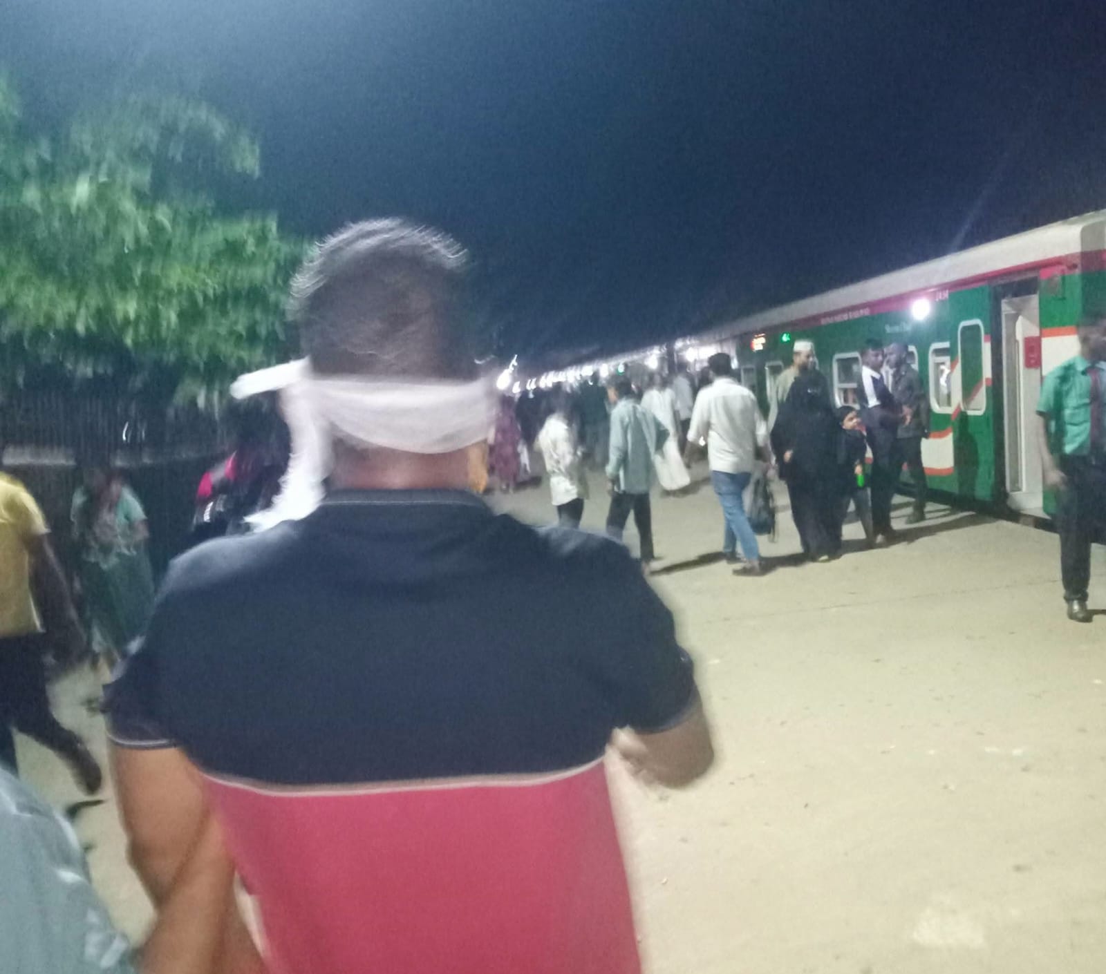 Stone-Throwing Attacks on Moving Trains in Brahmanbaria Leave One Passenger Blind, Another Injured