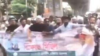 চট্টগ্রামে এবার কাফনের কাপড় বেঁধে নিষিদ্ধ যুবলীগের মিছিল