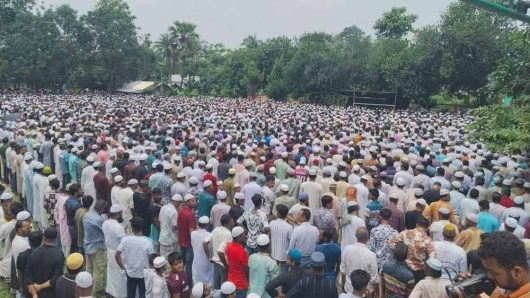 আ. লীগ নেতা ও শ্রীপুর পৌরসভার সাবেক মেয়র আনিছুরের জানাজায় মানুষের ঢল
