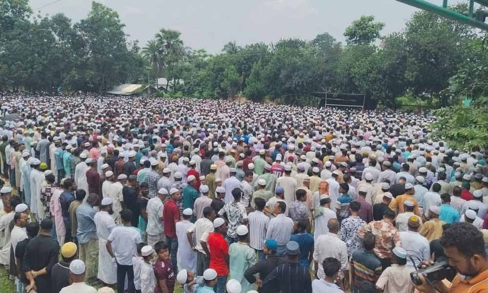 আ. লীগ নেতা ও শ্রীপুর পৌরসভার সাবেক মেয়র আনিছুরের জানাজায় মানুষের ঢল