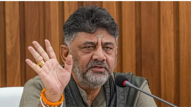 কর্ণাটকের নতুন মুখ্যমন্ত্রী হিসেবে শপথ নিলেন ডি কে শিবকুমার