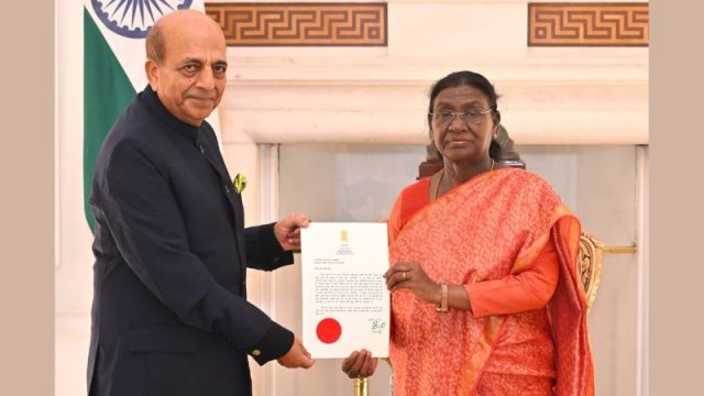 ভারতের রাষ্ট্রপতির কাছ থেকে ঢাকায় আসার আনুষ্ঠানিক অনুমোদন পেলেন দীনেশ ত্রিবেদী