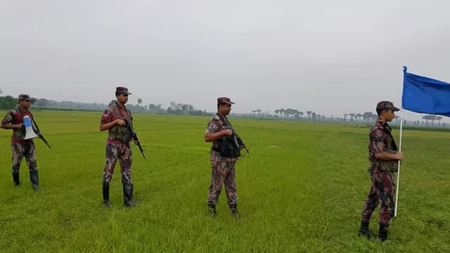 দর্শনা সীমান্তে পুশ ইনের উদ্দেশ্যে ১২৫ জনকে জড়ো করেছে বিএসএফ, সতর্ক অবস্থানে বিজিবি