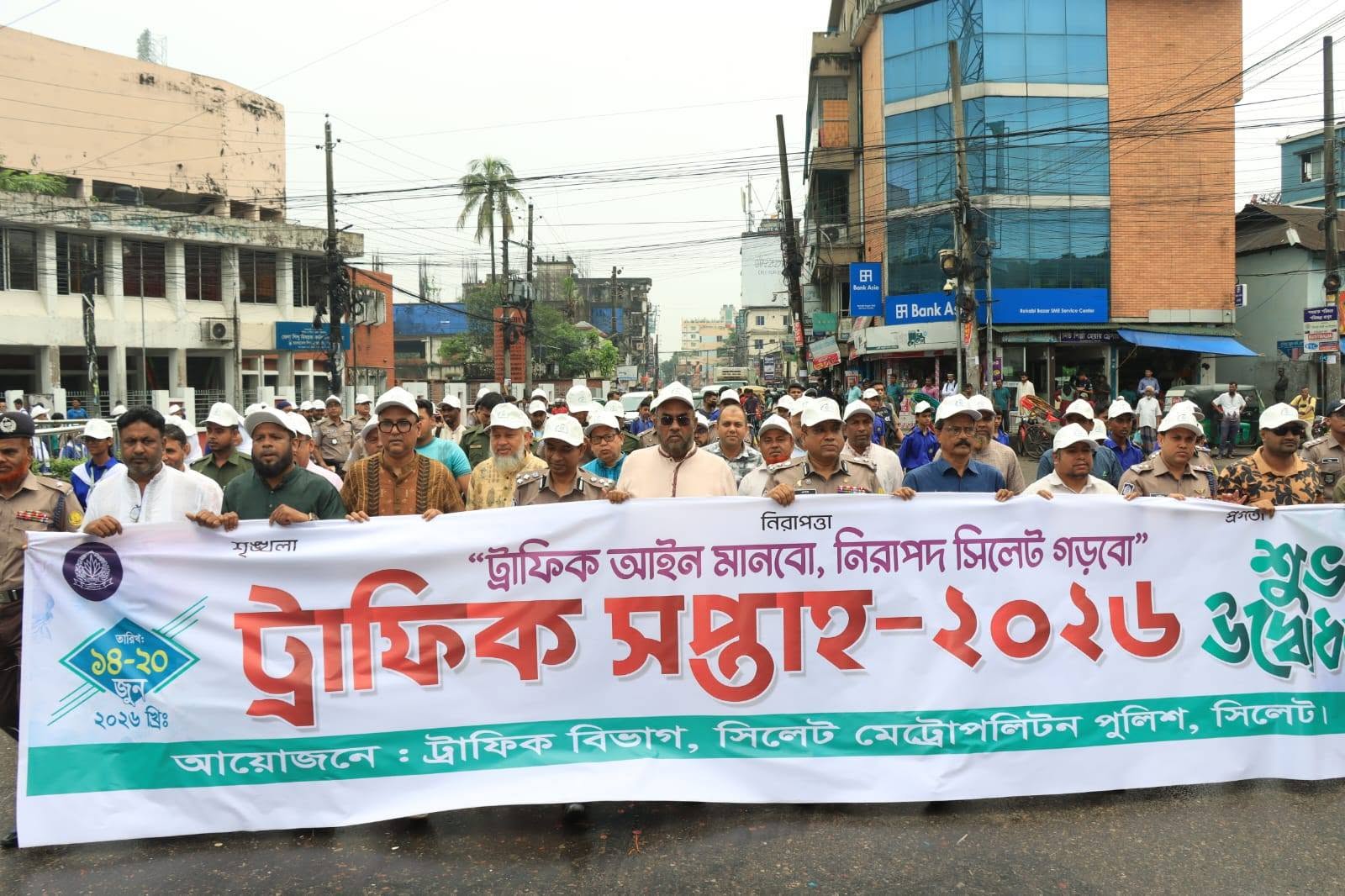 ট্রাফিক পুলিশের ব্যতিক্রমী উদ্যোগ