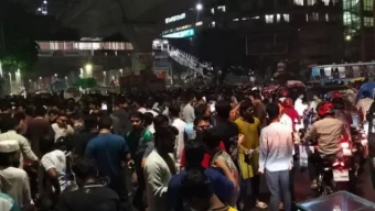 শাহবাগ মোড় অবরোধ করেছে ছাত্রশিবির