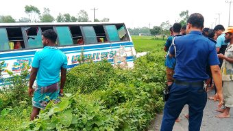 শায়েস্তাগঞ্জে সড়ক দুর্ঘটনা: নিয়ন্ত্রণ হারিয়ে ধানক্ষেতে বাস, আহত ১ জন