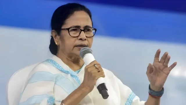 পশ্চিমবঙ্গের সাবেক মুখ্যমন্ত্রী মমতার বিরুদ্ধে মামলা