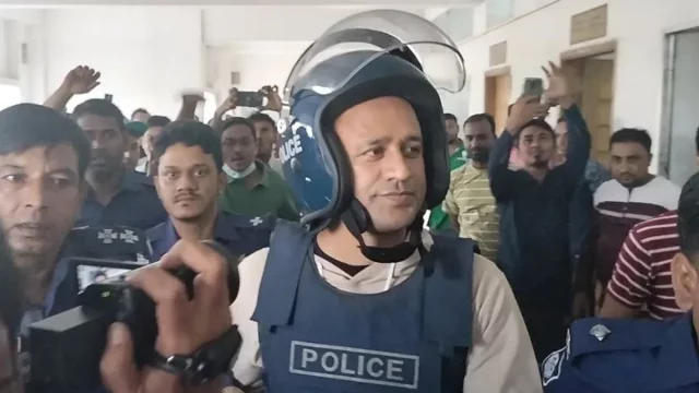ব্যারিস্টার সুমনের দুই মামলায় জামিন স্থগিত