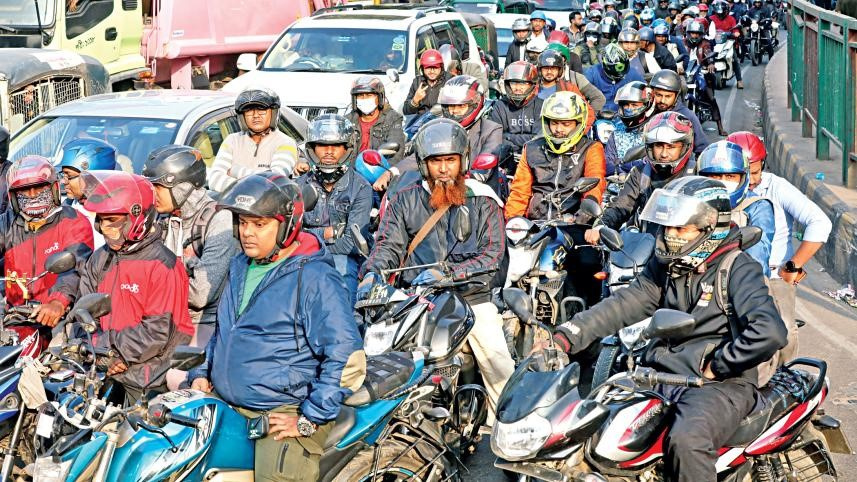 হেলমেট আমদানি ৩৭০ টাকায়, বিক্রি ৪৫০০ টাকা পর্যন্ত