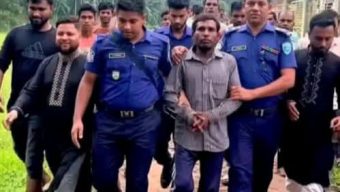স্ত্রীকে গলা কেটে হ ত্যা র অভিযোগ, থানায় আত্মসমর্পণ স্বামীর