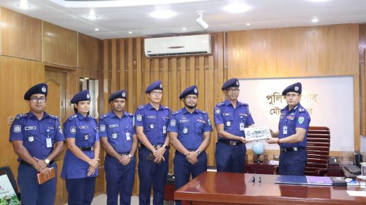 সিলেট রেঞ্জের ডিআইজি মৌলভীবাজার জেলা পুলিশের হিসাব শাখা পরিদর্শন