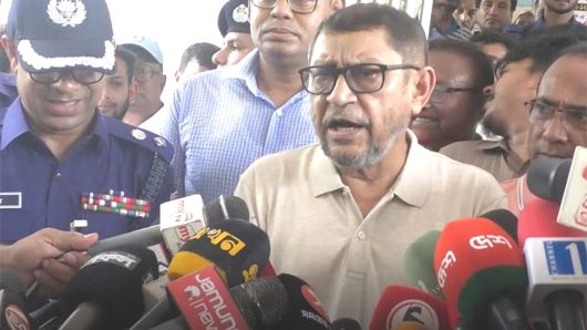 কুষ্টিয়ায় হঠাৎ স্বাস্থ্যমন্ত্রী: মেডিকেল কলেজ তিন মাসের মধ্যে চালুর আশ্বাস