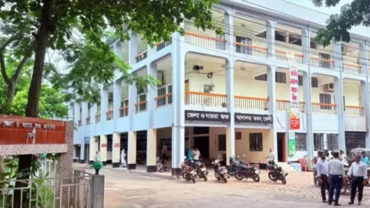 ফেনীতে স্বামী-স্ত্রীর পাল্টাপাল্টি মামলায় কারাগারে গেলেন দু’জনেই