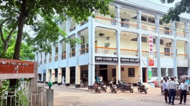 ফেনীতে স্বামী-স্ত্রীর পাল্টাপাল্টি মামলায় কারাগারে গেলেন দু’জনেই