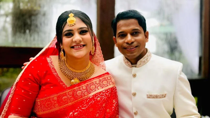 আলোচিত উপস্থাপিকা দীপ্তি চৌধুরী ঢাবির সহকারী অধ্যাপককে বিয়ে করলেন