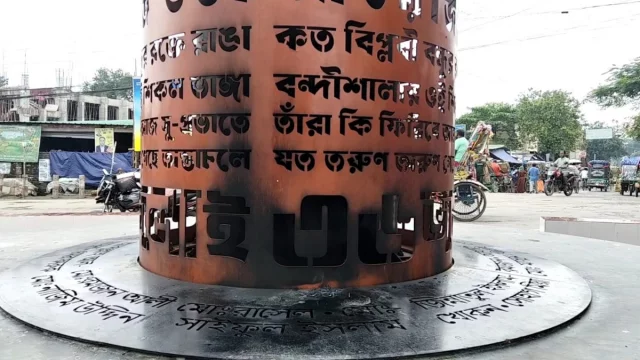 জয় বাংলা’ স্লোগানে জুলাই স্মৃতিস্তম্ভে আগুন, ভিডিও ভাইরাল