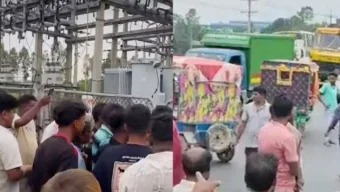 টাঙ্গাইলে দিনের ১৮ ঘণ্টা থাকে না বিদ্যুৎ, বিক্ষুব্ধ গ্রাহক নামলো সড়কে