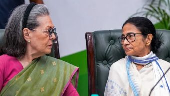সোনিয়া গান্ধীর সঙ্গে একান্ত বৈঠক, কংগ্রেসে ফিরছেন কি মমতা?