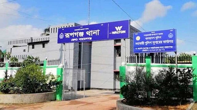 অপহরণ চেষ্টার মামলায় নারায়ণগঞ্জে ডিবির চার সদস্য গ্রেপ্তার, গণপিটুনি