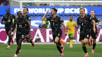 শেষ মুর্হূতের গোলে প্রথম দল হিসেবে সেরা ষোলোতে কানাডা
