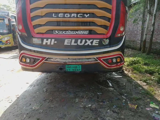 জলঢাকায় বাসের চাকায় পিষ্ট হয়ে নারী শ্রমিক নিহত, গুরুতর আহত মোটরসাইকেল চালক