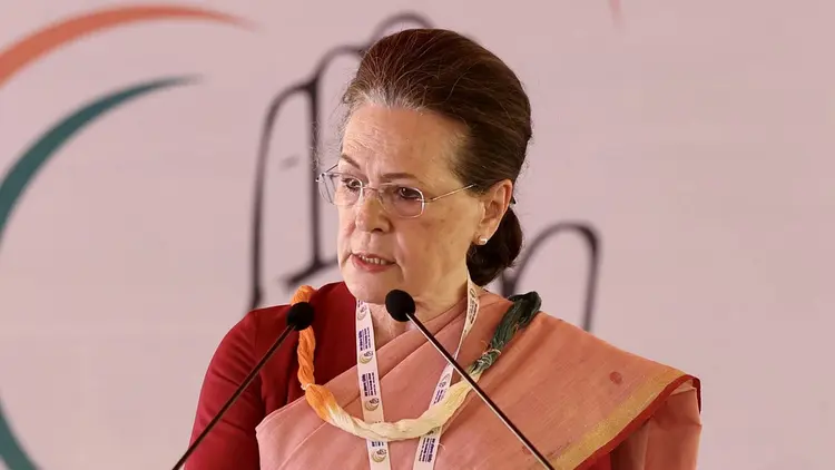 চলমান বিক্ষোভ, তা মোকাবিলায় সরকারের ভূমিকা নিয়ে তীব্র সমালোচনা করেছেন সোনিয়া গান্ধী