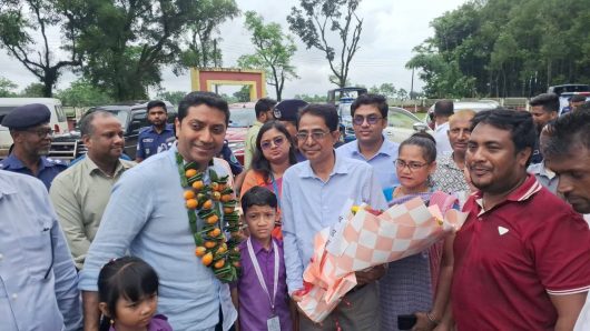 সিলেটে খাঁশিয়া শিক্ষার্থীদের ঐতিহ্যবাহী পান-সুপারির মালায় বরণ প্রতিমন্ত্রী ববি হাজ্জাজকে