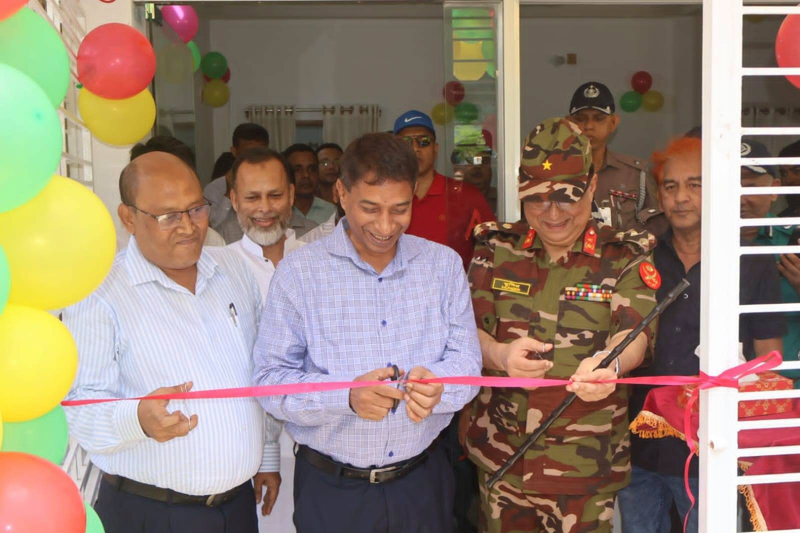 সিলেটের চৌহাট্টায় নবনির্মিত ট্রাফিক পুলিশ বক্স উদ্বোধন