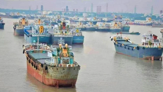 কর্ণফুলী নদীতে নৌযানে বিস্ফোরণ, দগ্ধ ৬ নাবিক