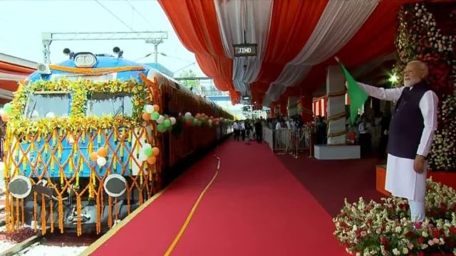 প্রথমবারের মতো হাইড্রোজেনচালিত ট্রেন চালু, উদ্বোধন করলেন মোদি