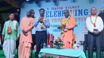 রথযাত্রা উপলক্ষে সিলেটের ইসকন যুগলটিলা শ্রী শ্রী রাধামাধব মন্দির পরিদর্শন করেন পুলিশ কমিশনার
