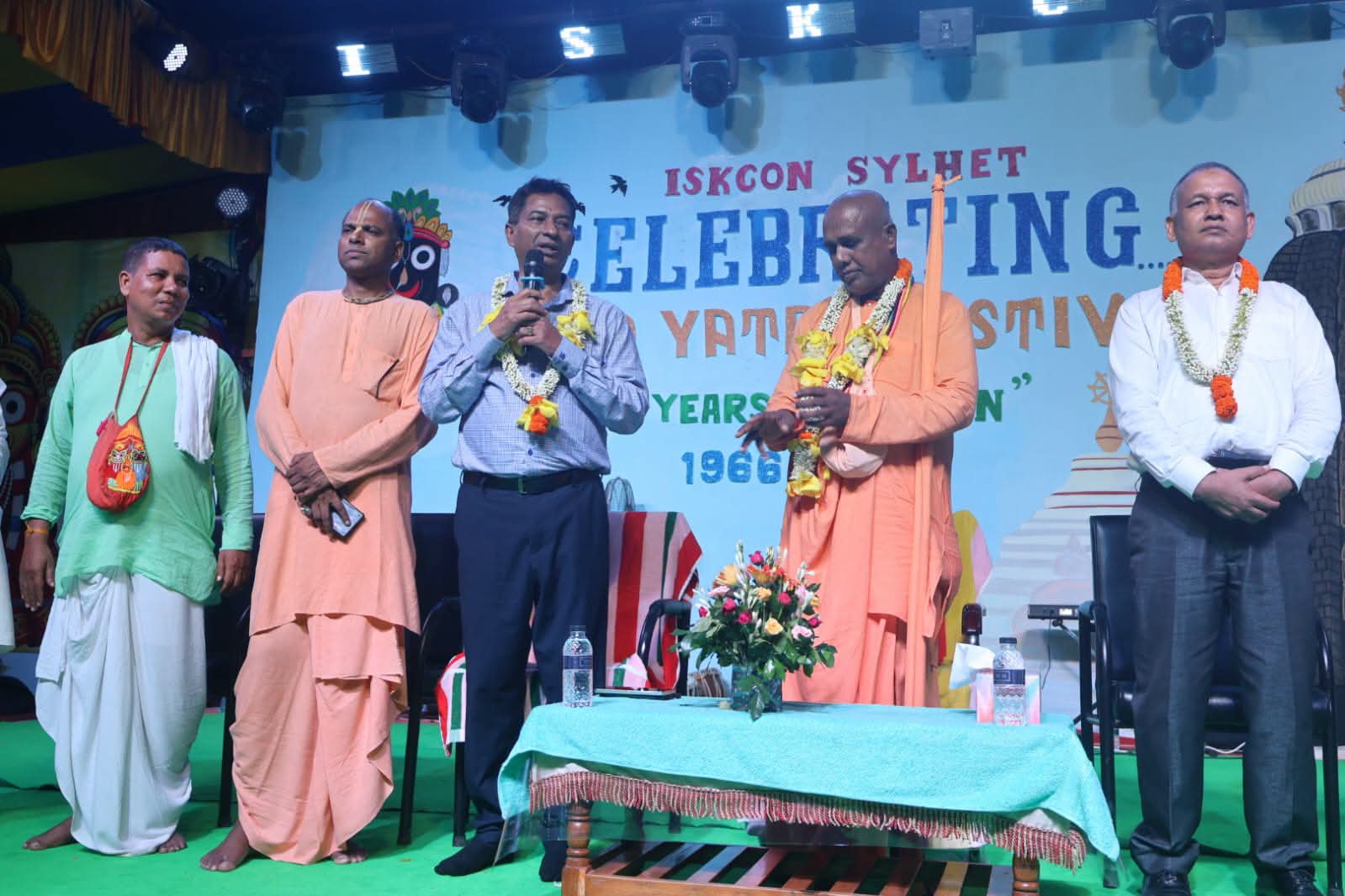 রথযাত্রা উপলক্ষে সিলেটের ইসকন যুগলটিলা শ্রী শ্রী রাধামাধব মন্দির পরিদর্শন করেন পুলিশ কমিশনার